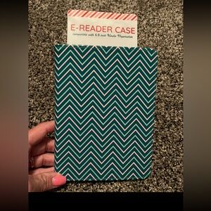 E Reader case with hand strap